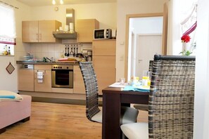 Basic Apartment, 1 Bedroom, Non Smoking, Garden View (II) | Private kitchen | Fridge, microwave, oven, stovetop