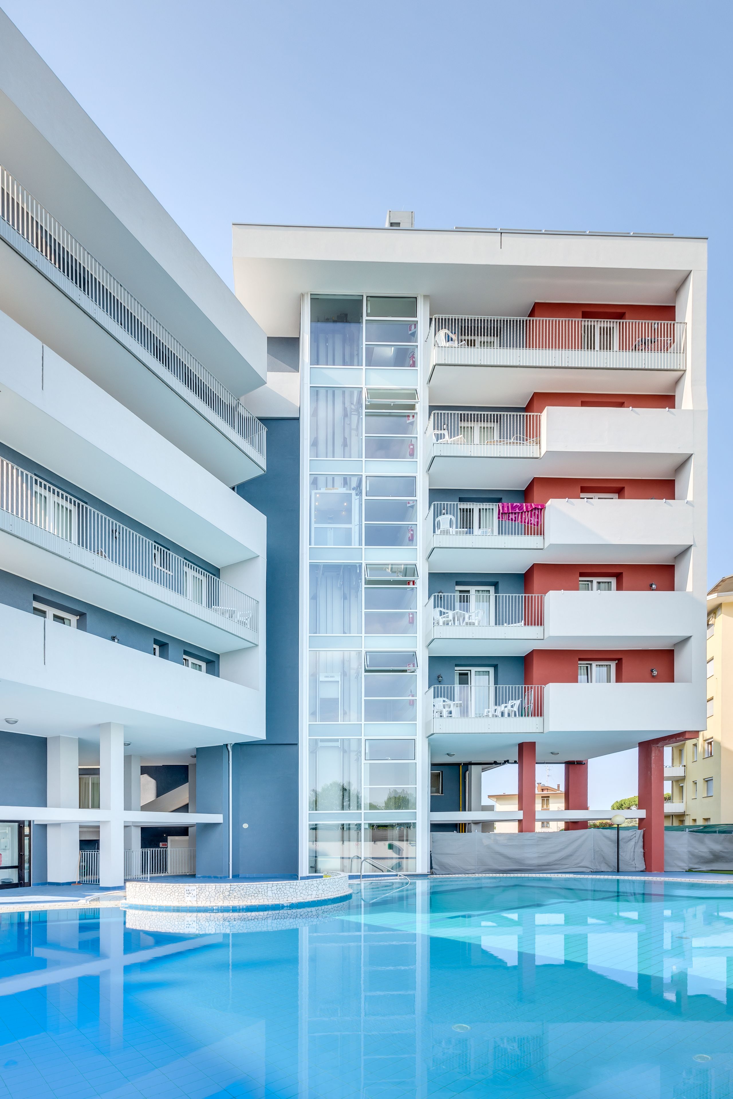 المنشأة من الخارج