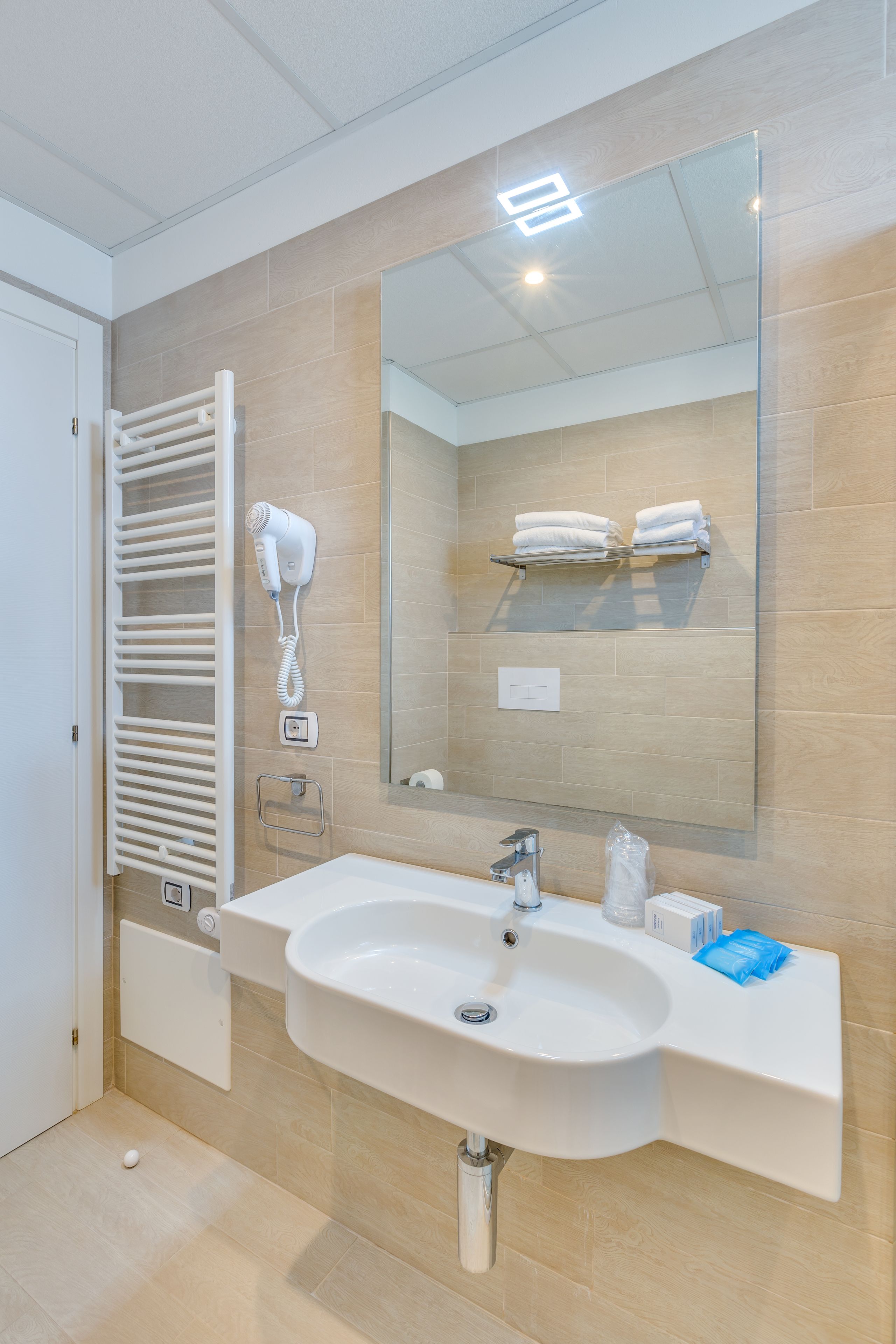 Photo - Hotel Ambassador