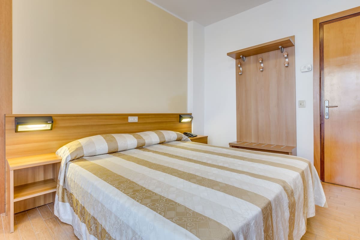Double Room, Balcony | 1 bedroom, in-room safe, desk, blackout curtains