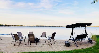 Brandneue Villa mit 4 Schlafzimmern am See @ Lake Darling Resort