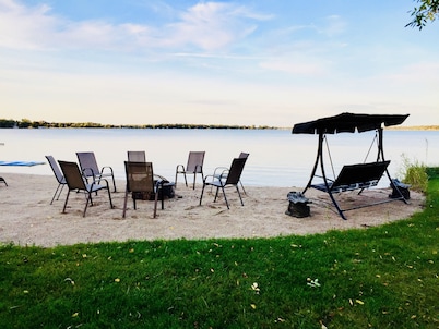 Brand NEW 4 Bedroom Lakefront Villa @ Lake Darling Resort