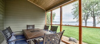 Brand NEW 4 Bedroom Lakefront Villa @ Lake Darling Resort