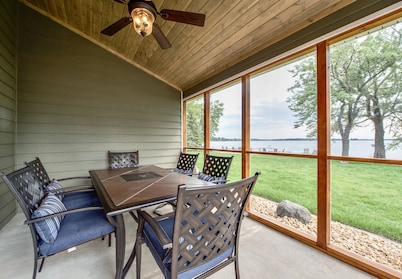 Brand NEW 4 Bedroom Lakefront Villa @ Lake Darling Resort