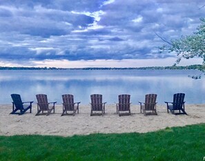 Plage, chaises longues