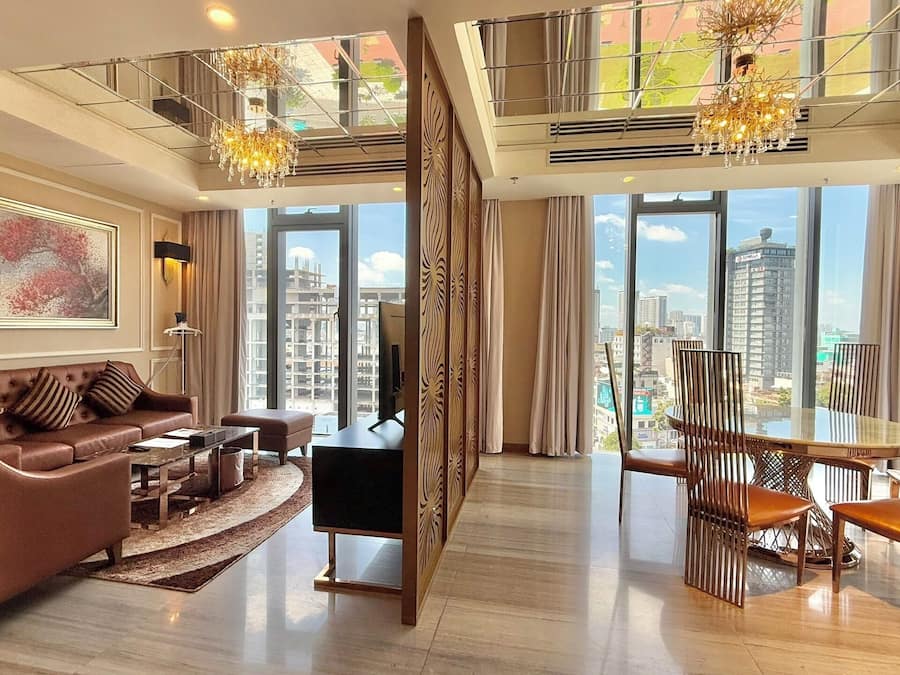 Signature-sviitti, 2 makuuhuonetta, kaupunkinäköala | Oleskelualue | Taulutelevisio