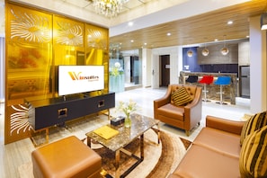 Signature Suite Two-Bedroom City View - Free Minibar & Afternoon Tea | Living room