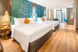 2 bedrooms, premium bedding, free minibar, in-room safe