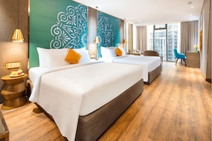 2 bedrooms, premium bedding, free minibar, in-room safe