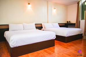 Superior Quadruple Room | Desk, blackout drapes, iron/ironing board, free WiFi - Riverview Hotel Muar (Muar)