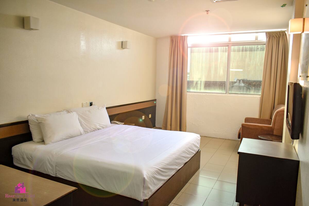 Deluxe Double Room | Desk, blackout drapes, iron/ironing board, free WiFi
