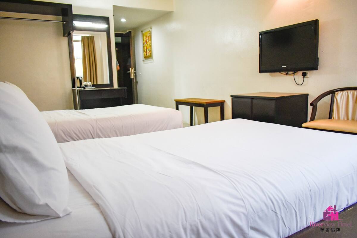Deluxe Twin Room | Desk, blackout drapes, iron/ironing board, free WiFi