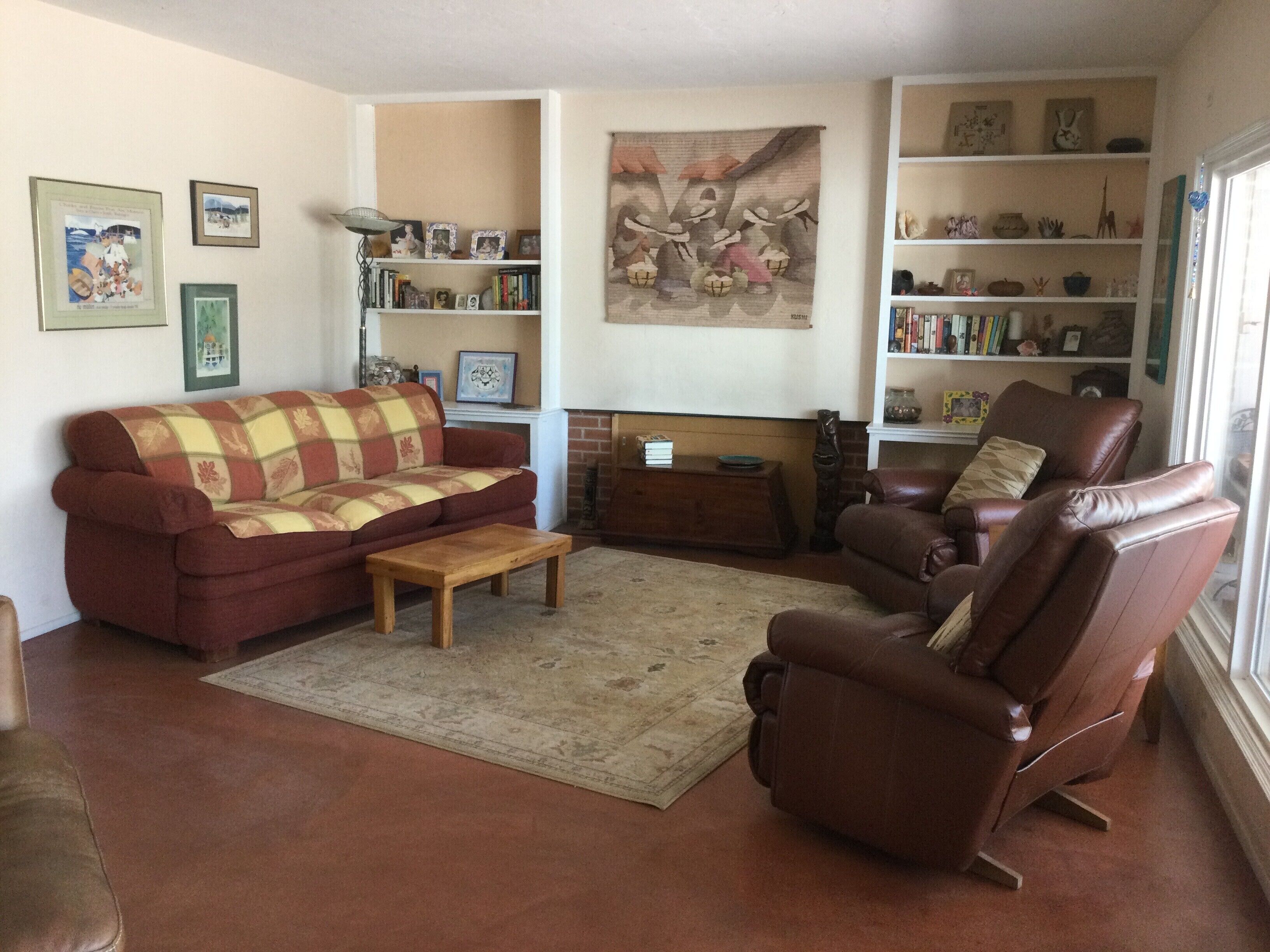 Charming historic 3 b/3 b home in quite neighborhood! Half mile from U of A.