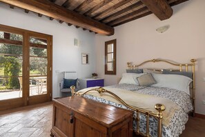 Villa | Individually decorated, individually furnished, desk, iron/ironing board - Villa Montegemoli (Pomarance)