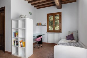 Villa | Individually decorated, individually furnished, desk, iron/ironing board - Villa Montegemoli (Pomarance)