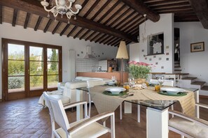 Villa | Living room | LED TV - Villa Montegemoli (Pomarance)