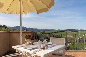 Porch - Villa Montegemoli (Pomarance)