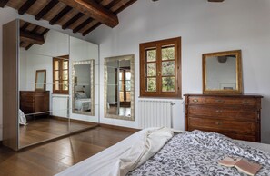 Villa | Individually decorated, individually furnished, desk, iron/ironing board