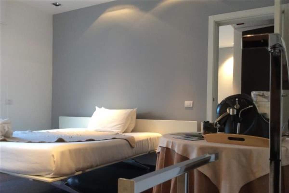 Family Room | Minibar, desk, blackout drapes, free WiFi