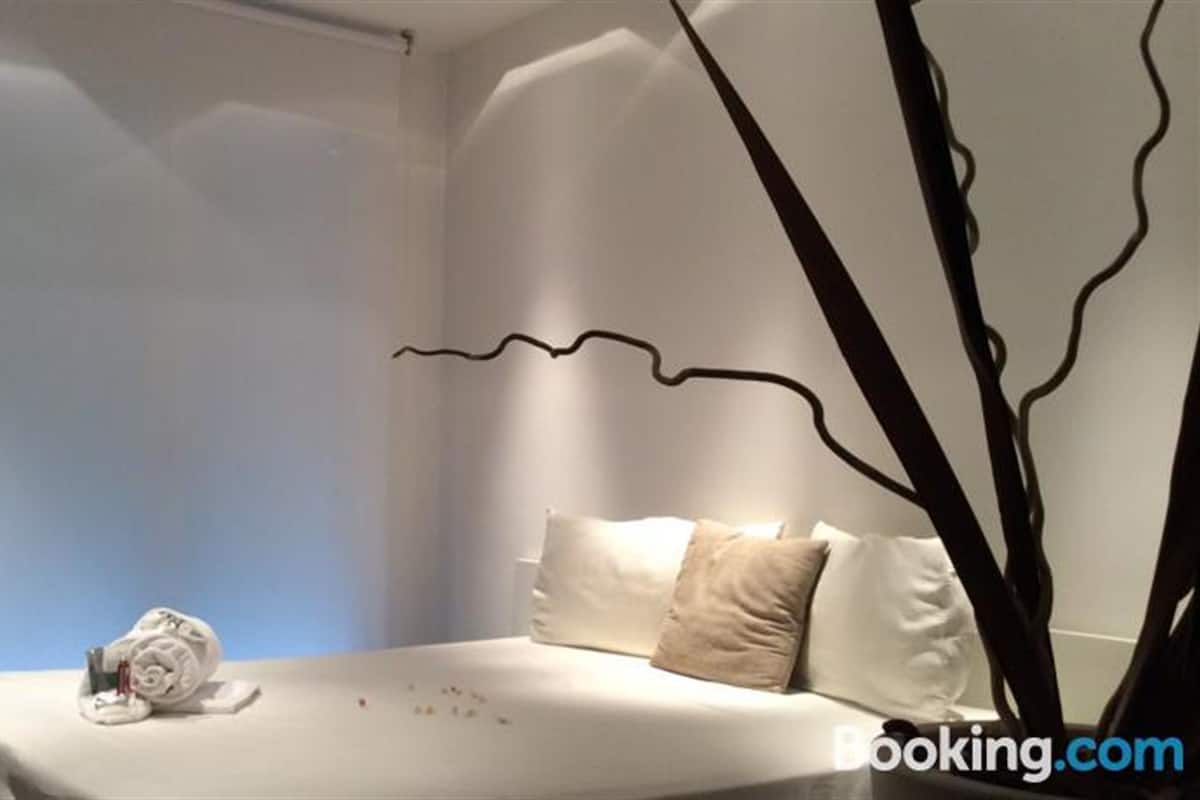 Double Room, Balcony | Minibar, desk, blackout drapes, free WiFi