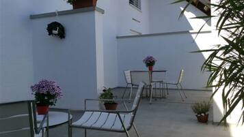 Family Room | Terrace/patio