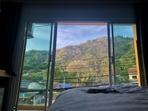 ستائر تعتيم وواي فاي مجانًا وملاءات أسرّة