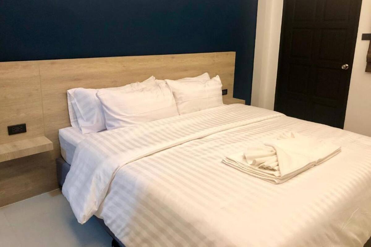Blackout curtains, free WiFi, bed sheets