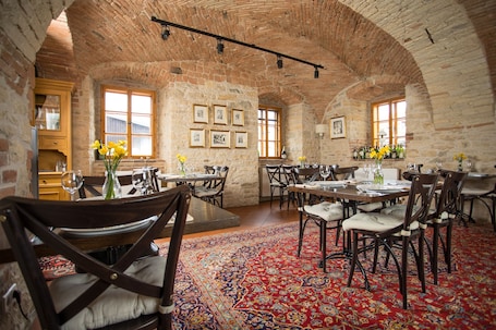 Restaurant. Dvůr Hoffmeister