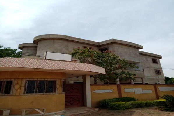 Mặt tiền nơi lưu trú