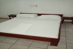 Phòng đơn, 1 giường đôi, quang cảnh thành phố | Bộ đồ giường cao cấp, bàn, màn/rèm cản sáng 