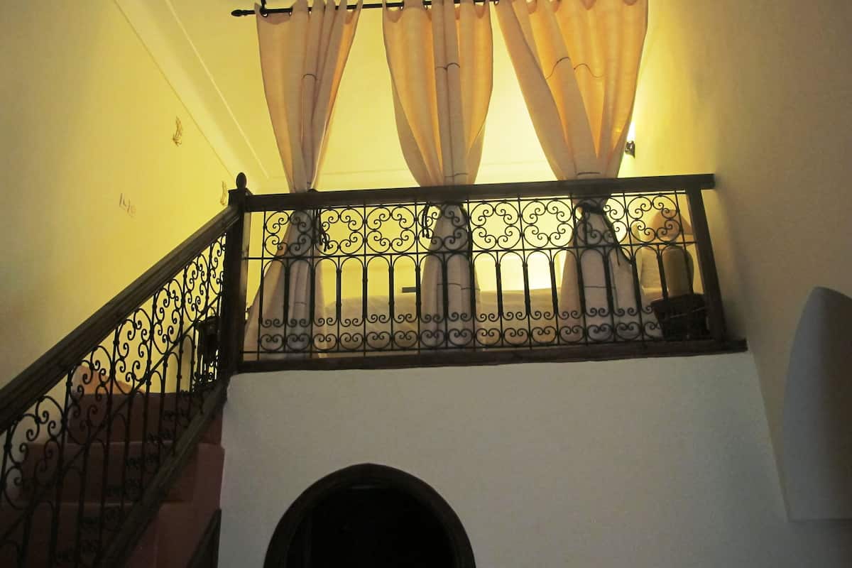 Quarto triplo (Jaune) | Individualmente decorados, cortinas blackout, berços grátis