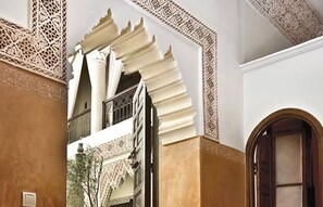 Décoration personnalisée, rideaux occultants, lits bébé (gratuits)