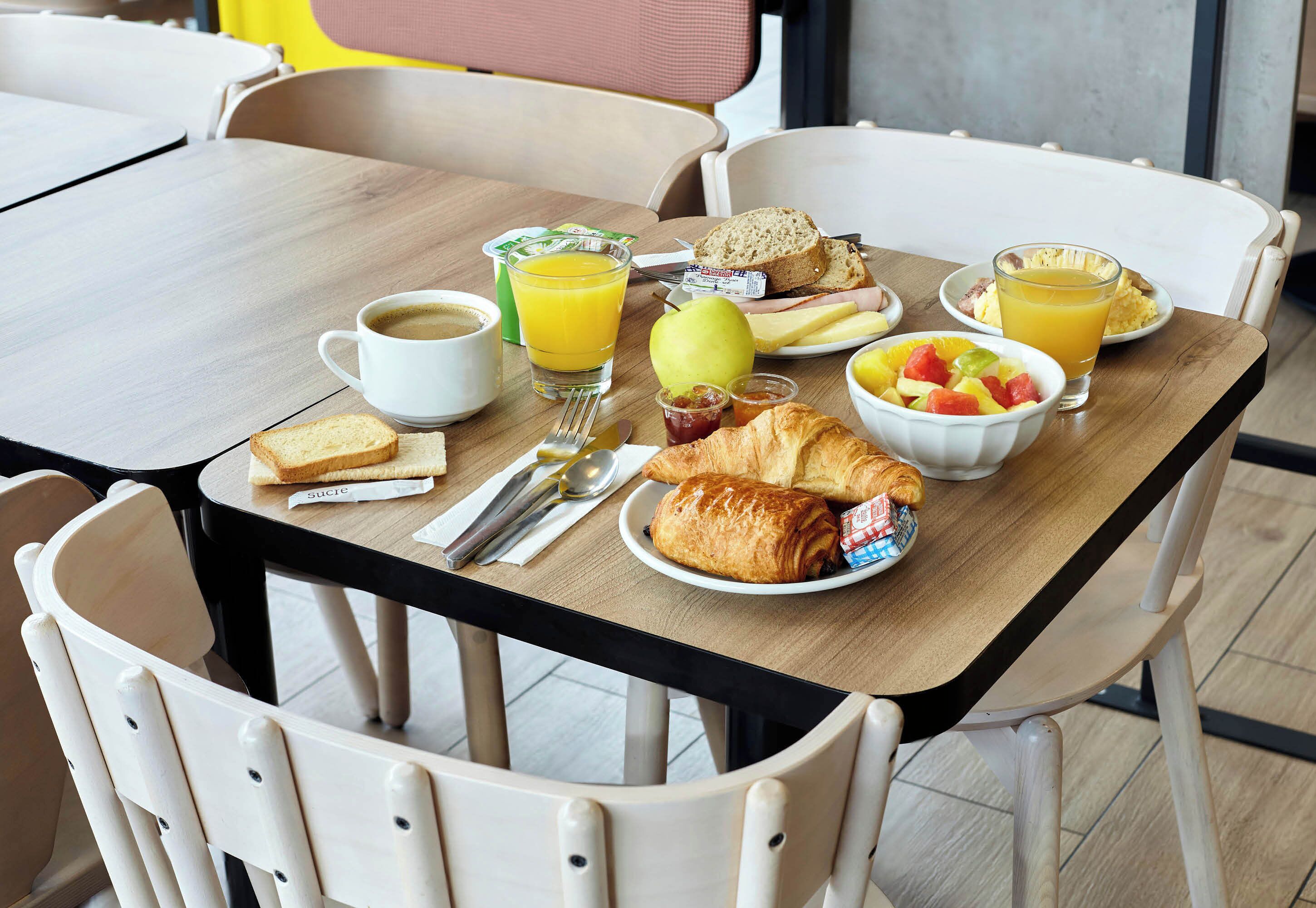 daily buffet breakfast for a fee