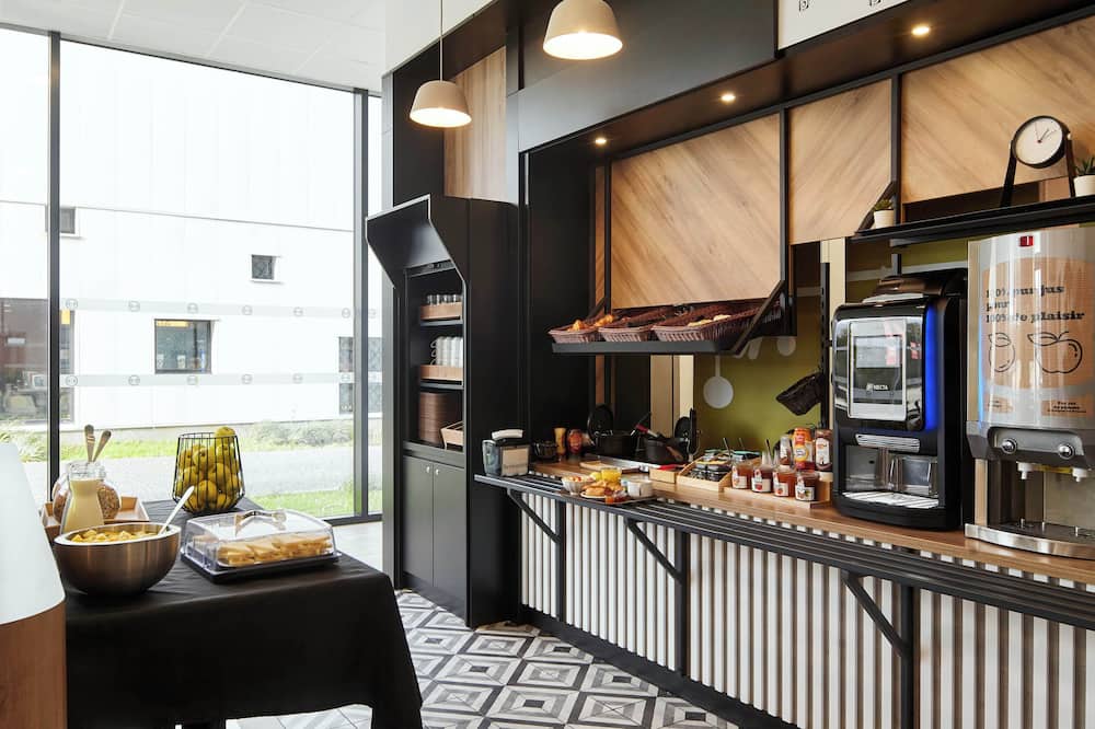 B&B HOTEL CERGY Saint-Christophe