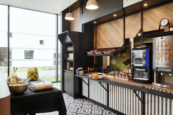 Daily buffet breakfast for a fee