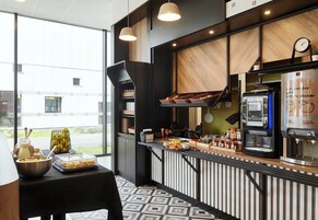 Se ofrece un desayuno bufé todos los días (por un coste adicional)