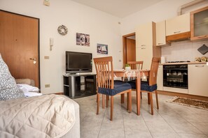 Appartement, 1 chambre | Restauration dans la chambre