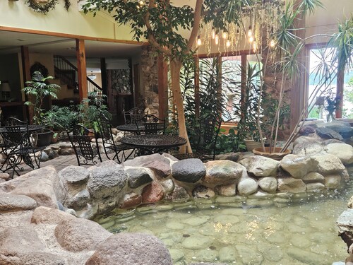 Karinall Estate at the Lake: sleeps 24, 8 bedrooms, 6 bathrooms, 9,400 sq ft