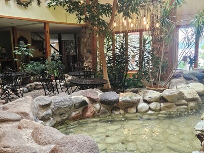 Karinall Estate at the Lake: sleeps 24, 8 bedrooms, 6 bathrooms, 9,400 sq ft