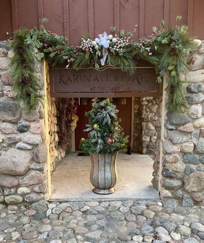 Exterior detail - Karinall Estate at the Lake: sleeps 24, 8 bedrooms, 6 bathrooms, 9,400 sq ft (Frazee)