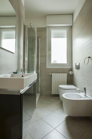 Appartement, 2 chambres | Salle de bain