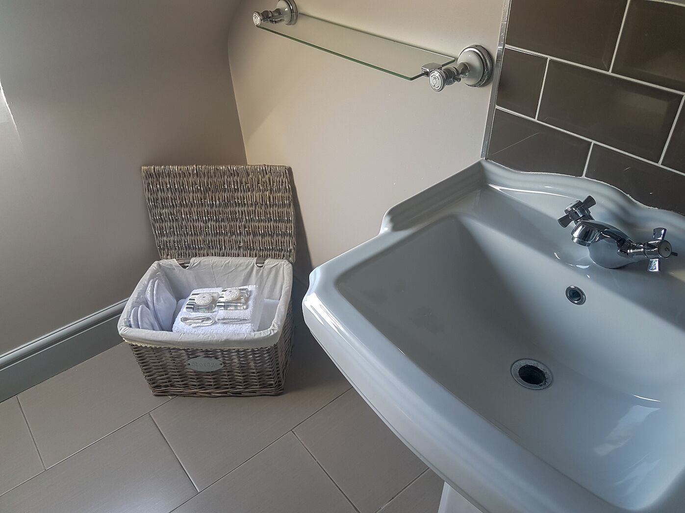 comfort double room, ensuite, sea view | bathroom | towels