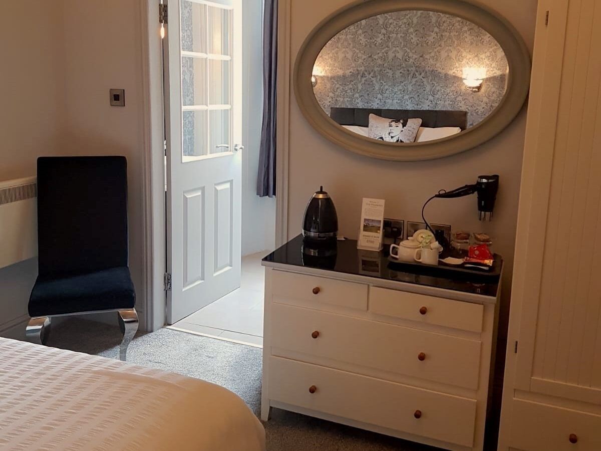 standard double room, ensuite | wifi