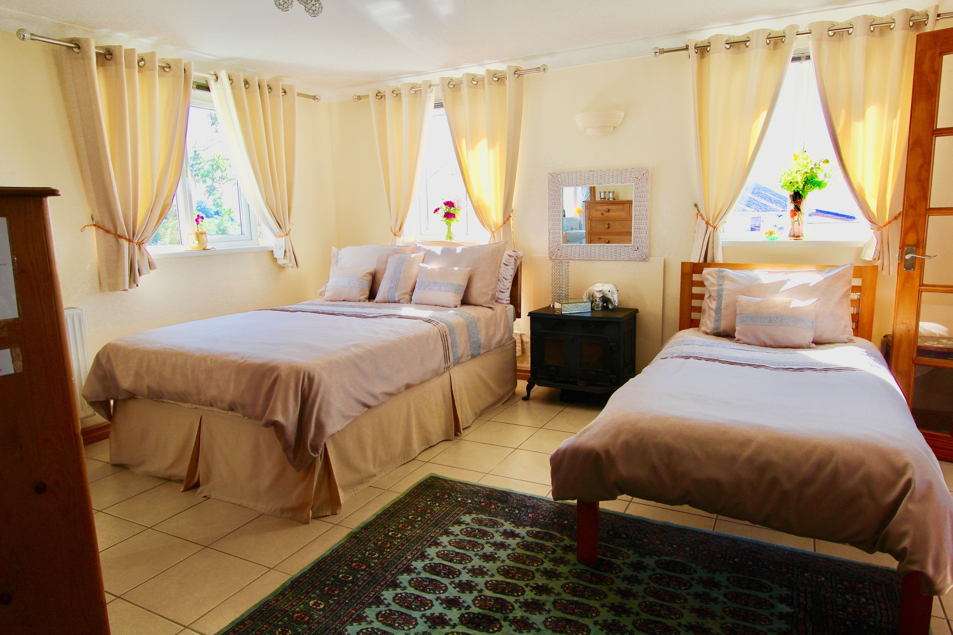 Lúxus-sumarhús | 5 svefnherbergi, sérhannaðar innréttingar, sérvalin húsgögn, skrifborð