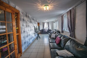 Luxury Cottage | Living area