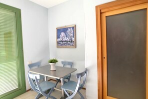 Villa, 2 Bedrooms | In-room dining