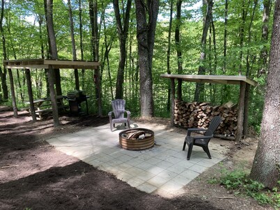 The Pine Treehouse Glamping Cabin at Dragonfly Lake