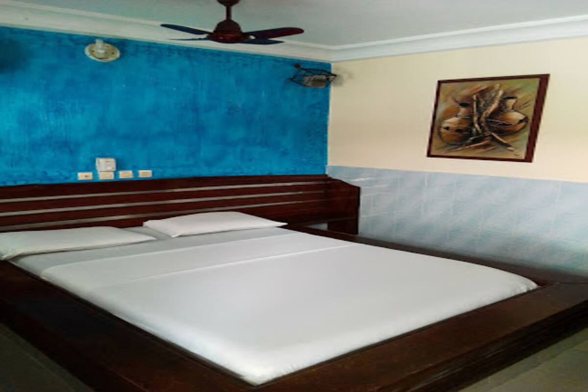 Double Room, Non Smoking, Courtyard View | Premium bedding, desk, blackout drapes, iron/ironing board (on request)