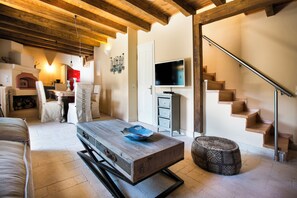 Fernseher, Kamin