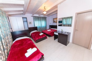 Superior Quadruple Room, Balcony, Partial Sea View | Individually furnished, desk, blackout drapes, soundproofing - Hotel Bahamas (Sarandë)